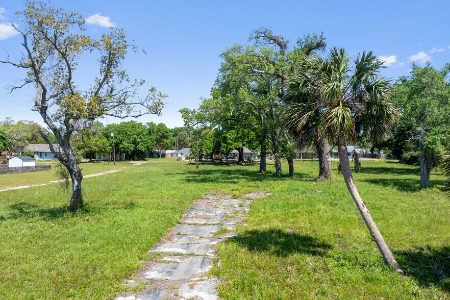 More Photos Of 830 E Beach Blvd, Gulfport Land For Sale