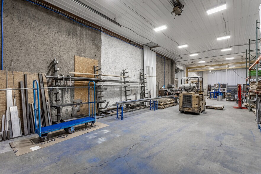 More Photos Of 204 Washington st, Frankton Warehouse For Sale