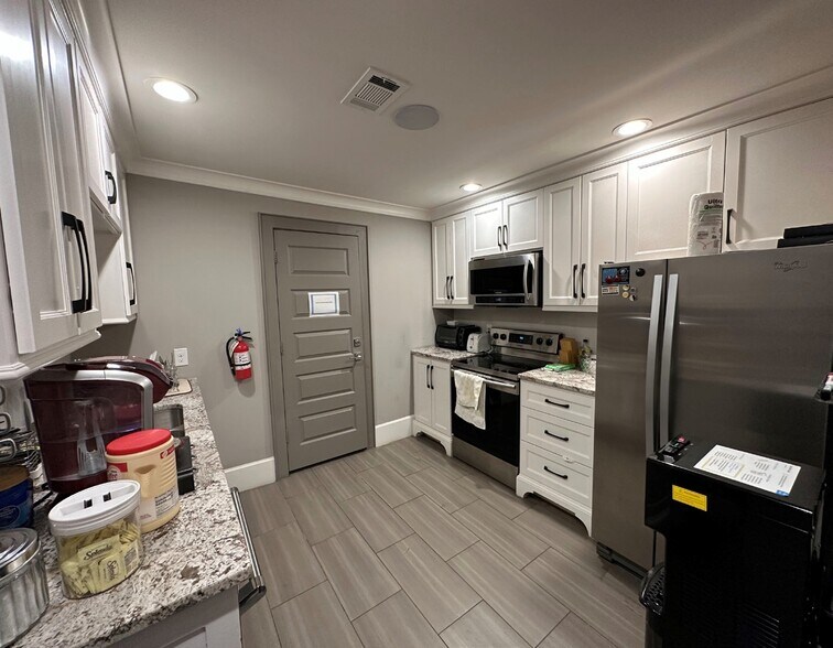More Photos Of 4215 Washington Ave, Houston Freestanding For Sale