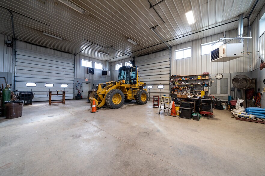 More Photos Of 10 Park Dr, Franklin Warehouse For Lease
