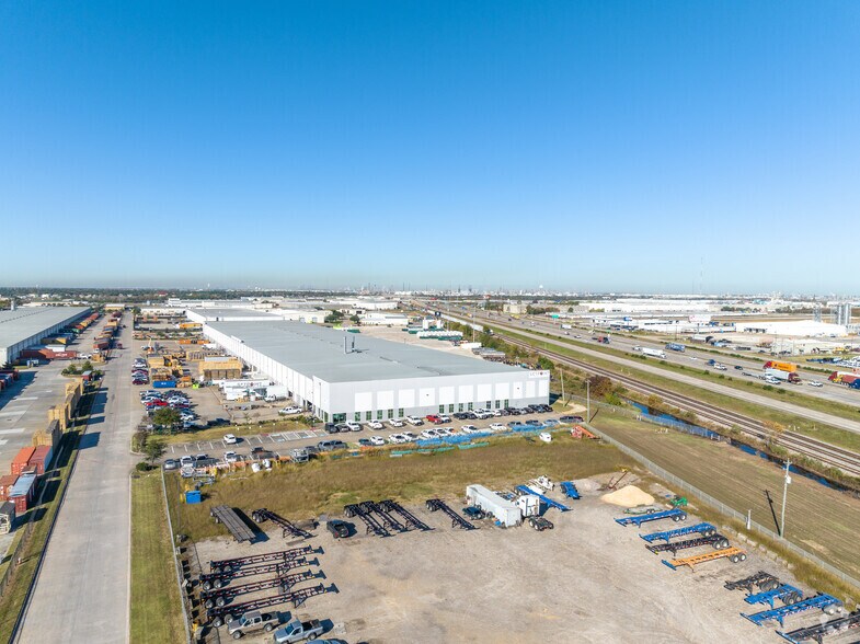 More Photos Of 10051 Porter Rd, La Porte Distribution For Lease