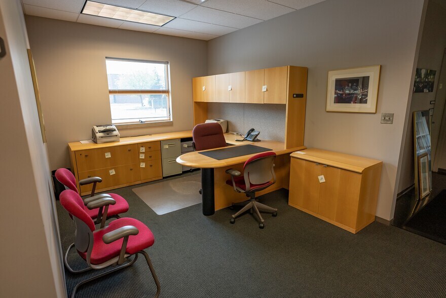 More Photos Of 320 Bilmar Dr, Pittsburgh Office For Sale