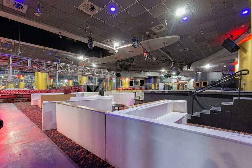 More Photos Of 4710-4740 S Arville St, Las Vegas Bar For Lease