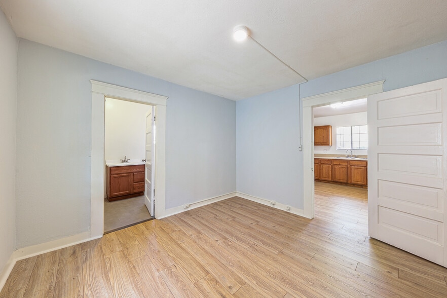 More Photos Of 15323 Paramount Blvd, Paramount General Retail For Sale