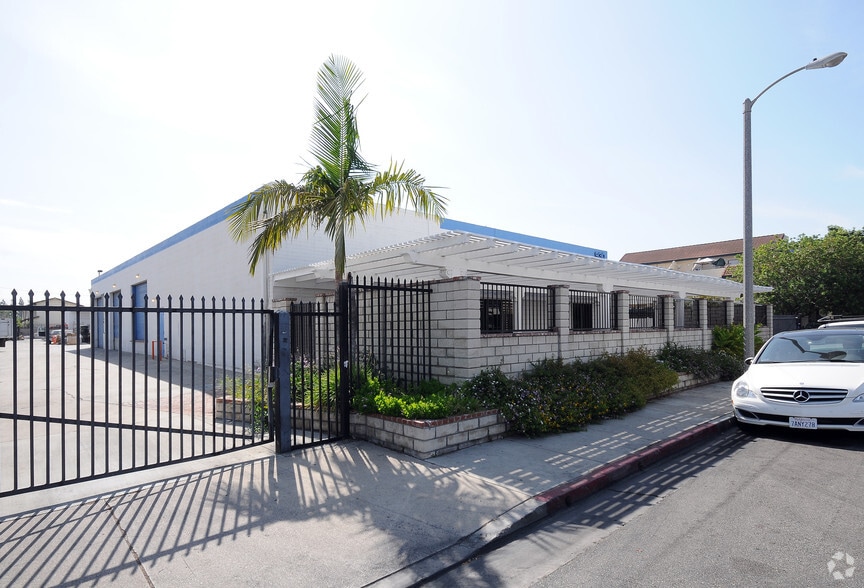 More Photos Of 930 Lawrence St, Placentia Warehouse For Lease