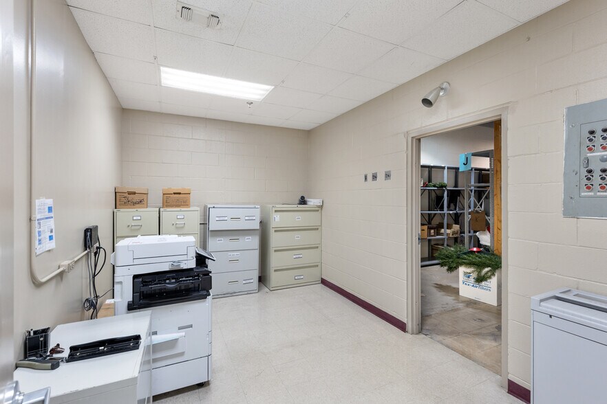 More Photos Of 5305 Midway Rd, Haltom City Distribution For Sale