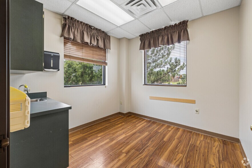 More Photos Of 230 N Midwest Blvd, Oklahoma City Medical For Sale