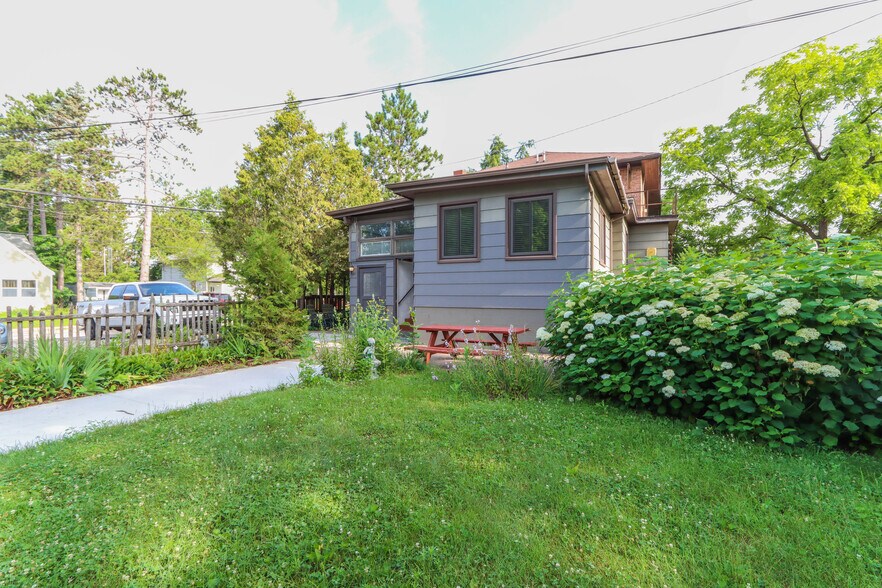 More Photos Of 109 W Lake St, Waupaca Healthcare For Sale