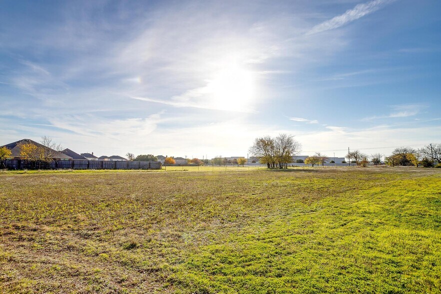 More Photos Of 1101 E Main St, Crowley Land For Sale