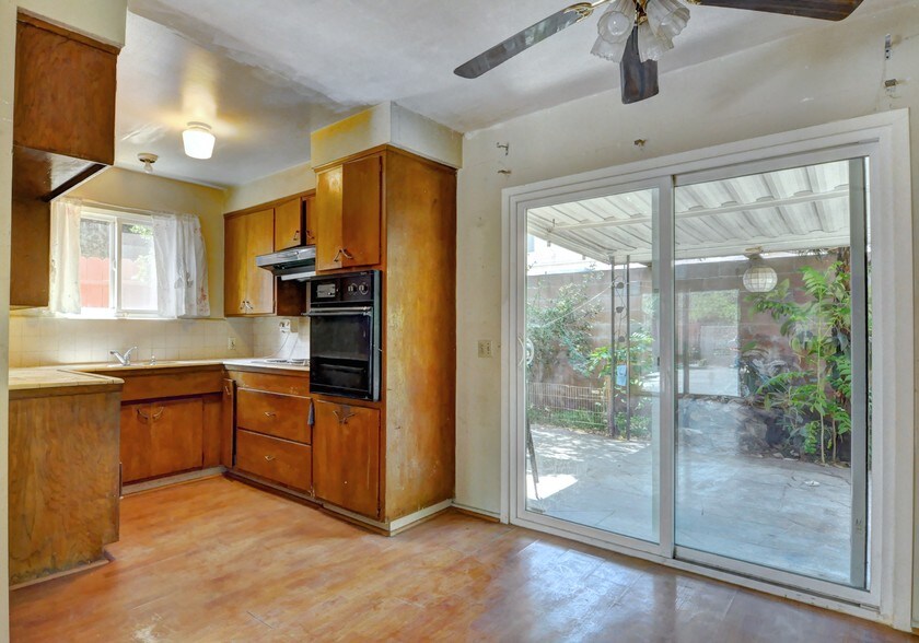 More Photos Of 5333 Bellingham Ave, Valley Village Apartments For Sale