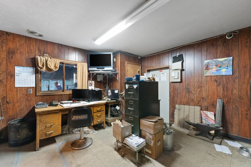 More Photos Of 741 Hoffman St, Hammond Industrial For Sale