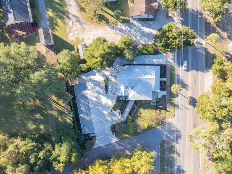 More Photos Of 8026 E Main St, Ridgeland General Retail For Sale