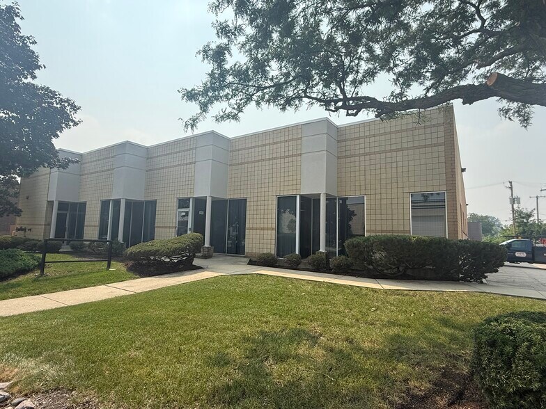 Primary Photo Of 830 Sivert Dr, Wood Dale Warehouse For Lease