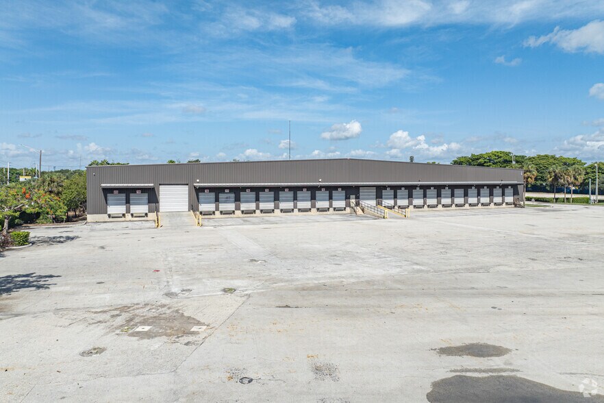 More Photos Of 1900 NW 21st Ave, Fort Lauderdale Distribution For Lease