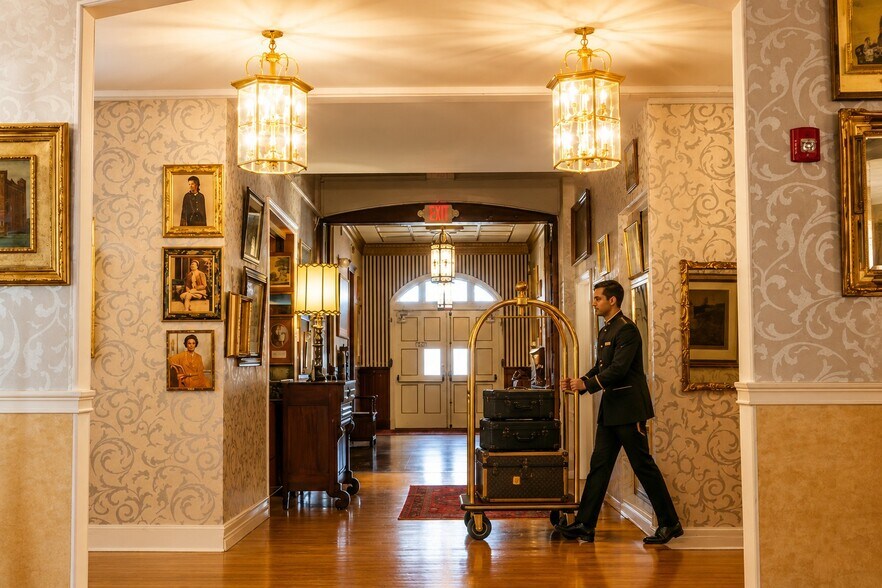 More Photos Of 49 Florida Ave, Amsterdam Hotel For Sale