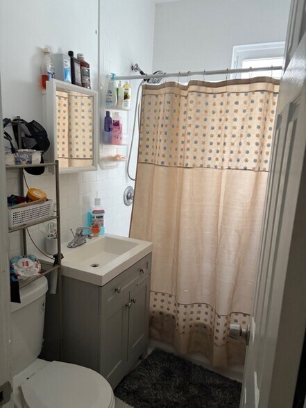 More Photos Of 22007 Merrick Blvd, Springfield Gardens Flex For Sale