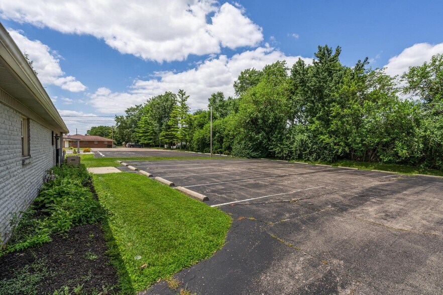 More Photos Of 2233 Miamisburg-Centerville Rd, Dayton Office For Sale