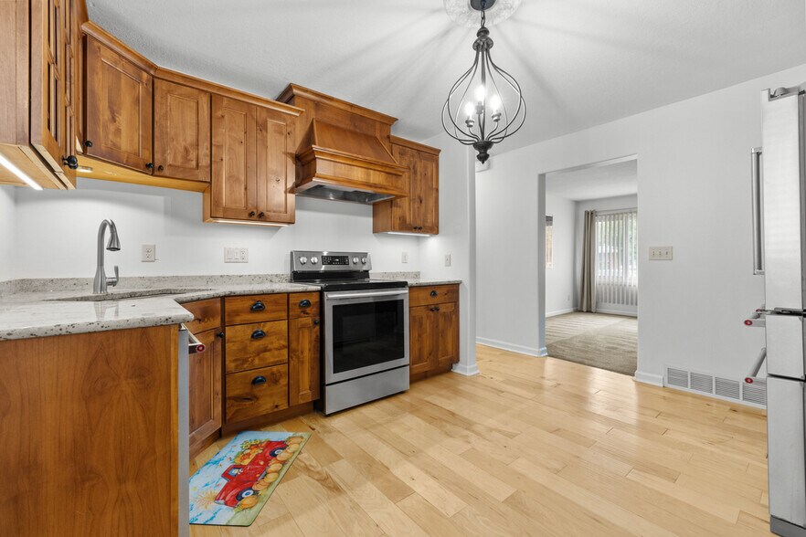More Photos Of 118 21st St NW, Minot Multifamily For Sale