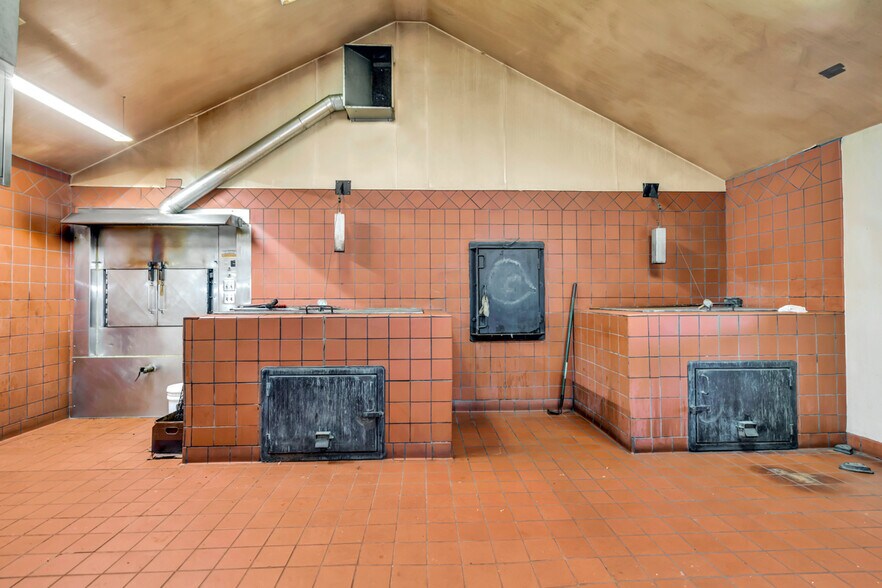 More Photos Of 5601 Winchester Rd, New Market Restaurant For Sale