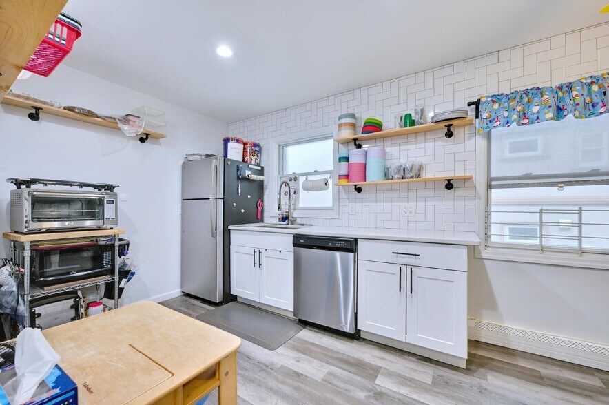 More Photos Of 55 Wyona Ave, Staten Island General Retail For Sale