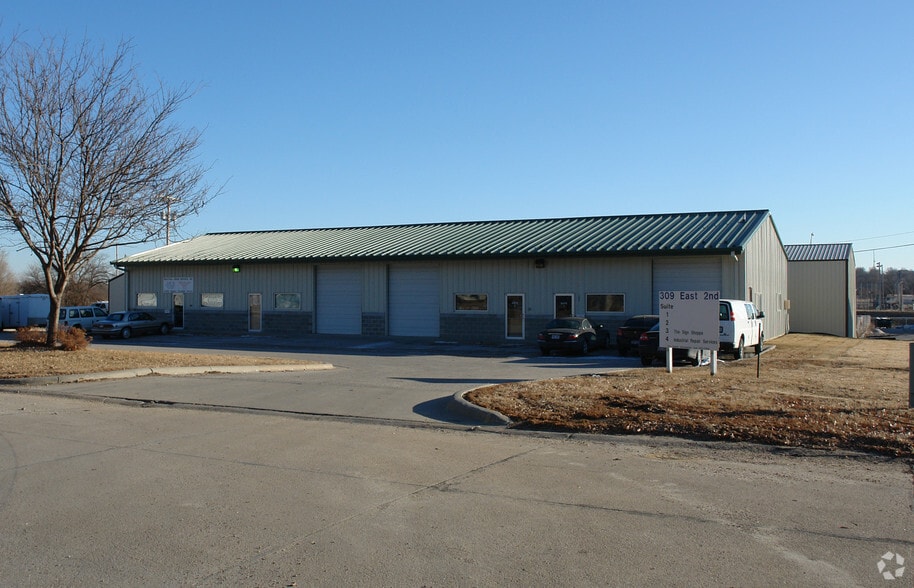 Primary Photo Of 309 E 2nd St, Papillion Warehouse For Lease