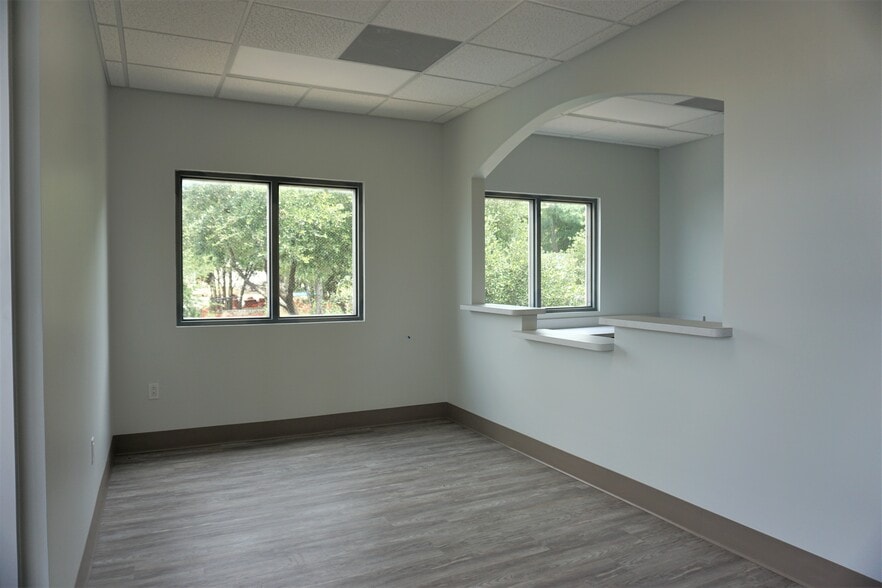 More Photos Of 156 W Sunset Rd, San Antonio Office Residential For Lease