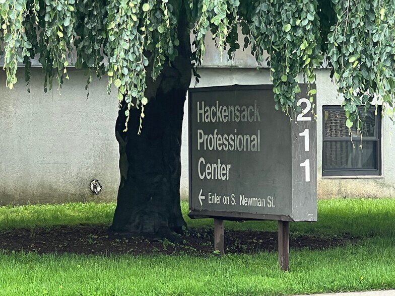 More Photos Of 211 Essex St, Hackensack Medical For Lease
