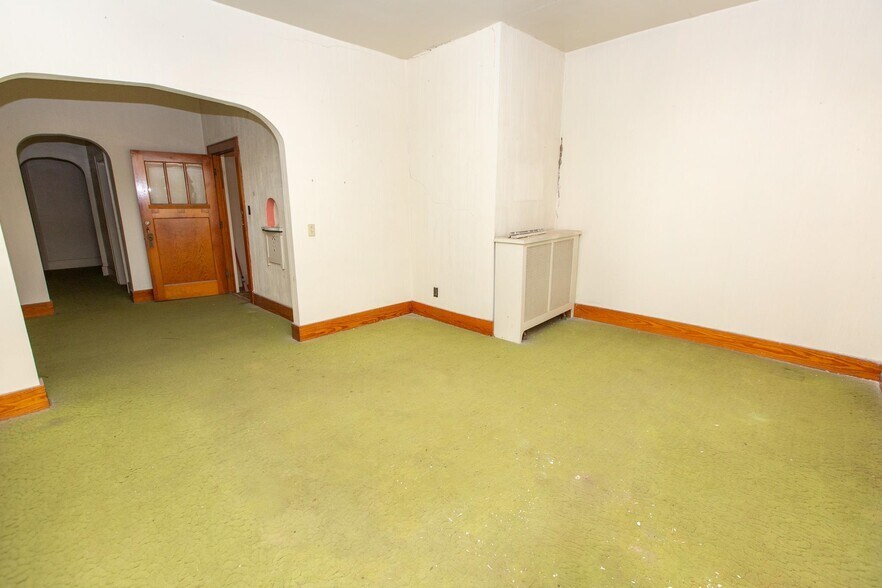 More Photos Of 219 Norris Ave, McCook Storefront For Sale