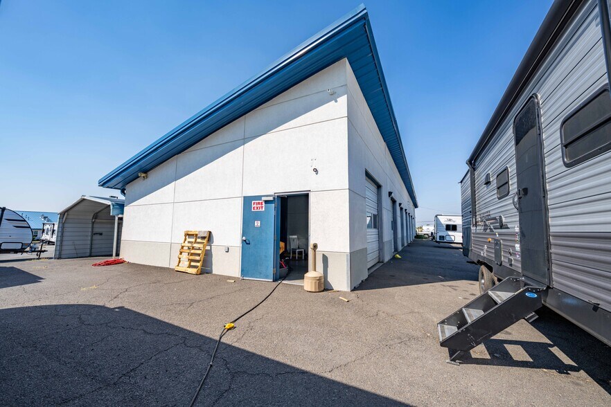 More Photos Of 3976 Crater Lake Ave, Medford Auto Dealership For Lease