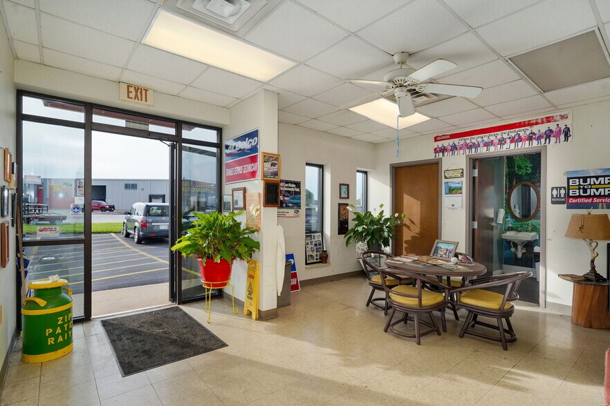 More Photos Of 2140 W Sunset St, Springfield Industrial For Sale