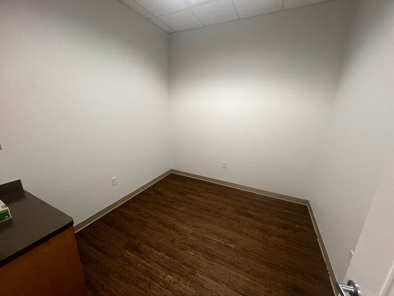 More Photos Of 3202 S W S Young Dr, Killeen Medical For Lease