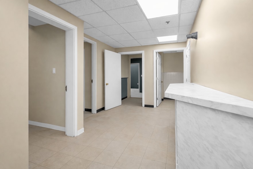 More Photos Of 464-468 Essex St @ Hampshire st, Lawrence Office For Sale