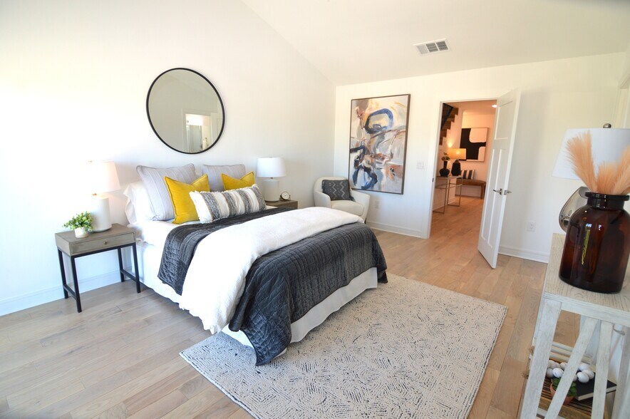 More Photos Of 300 Tesla Cir, Round Rock Multifamily For Sale