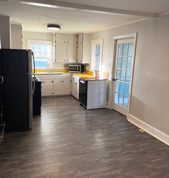 More Photos Of 202 W Chatham St, Apex Office For Sale