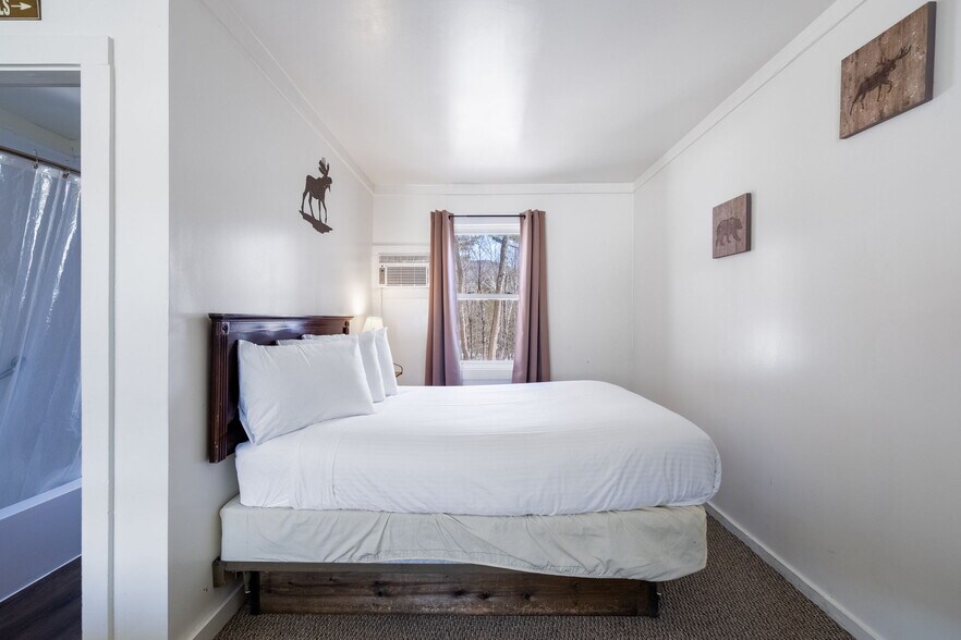 More Photos Of 180 Main St, North Woodstock Hotel For Sale