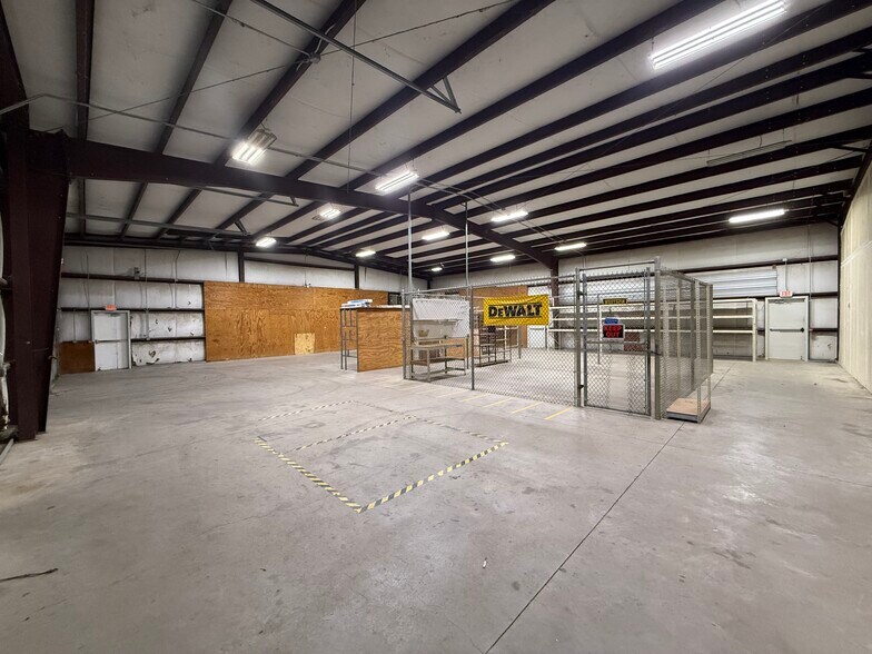 More Photos Of 10408 Mula Rd, Stafford Warehouse For Lease