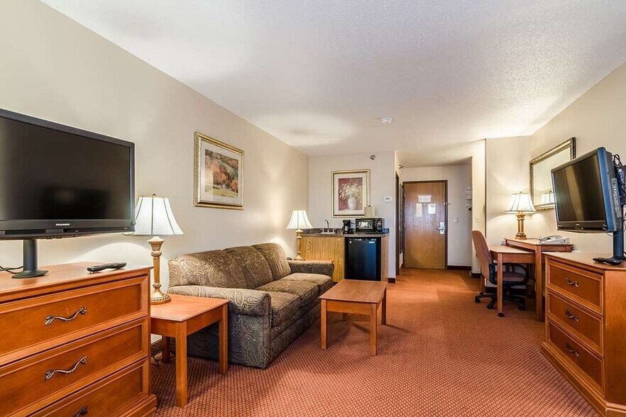 More Photos Of 1420 W 3rd St, Alliance Hotel For Sale