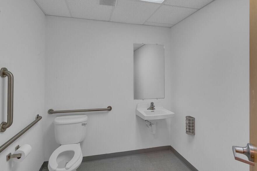 More Photos Of 314 Chris Gaupp Dr, Galloway Medical For Lease