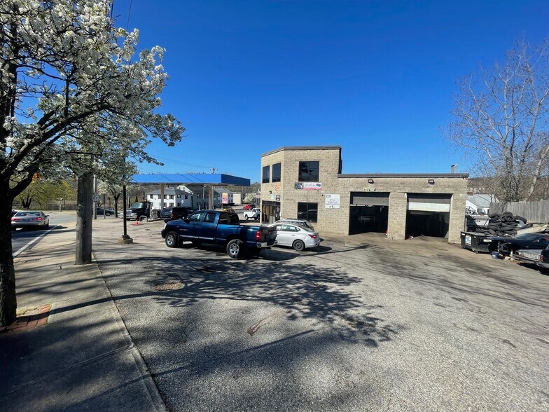 More Photos Of 94 W Warwick Ave, West Warwick Auto Repair For Lease
