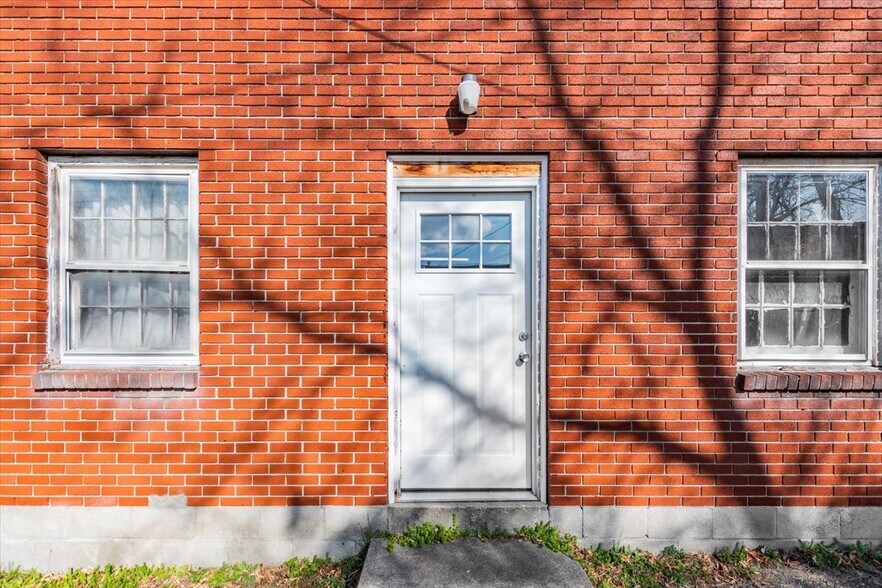 More Photos Of 256 Benmont Ave, Bennington Freestanding For Sale