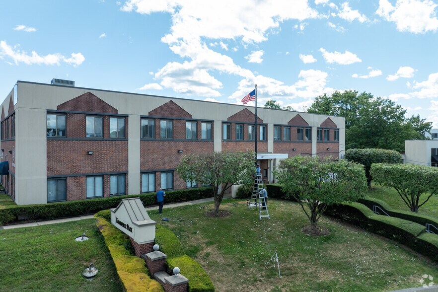 More Photos Of 30 Commerce Rd, Stamford Light Manufacturing For Lease