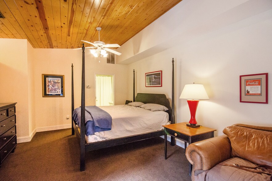 More Photos Of 892 Edelweiss Strasse, Helen Hotel For Sale