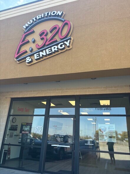 Primary Photo Of 710 E Sublett Rd, Arlington Unknown For Lease