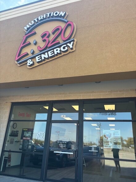 More Photos Of 710 E Sublett Rd, Arlington Unknown For Lease