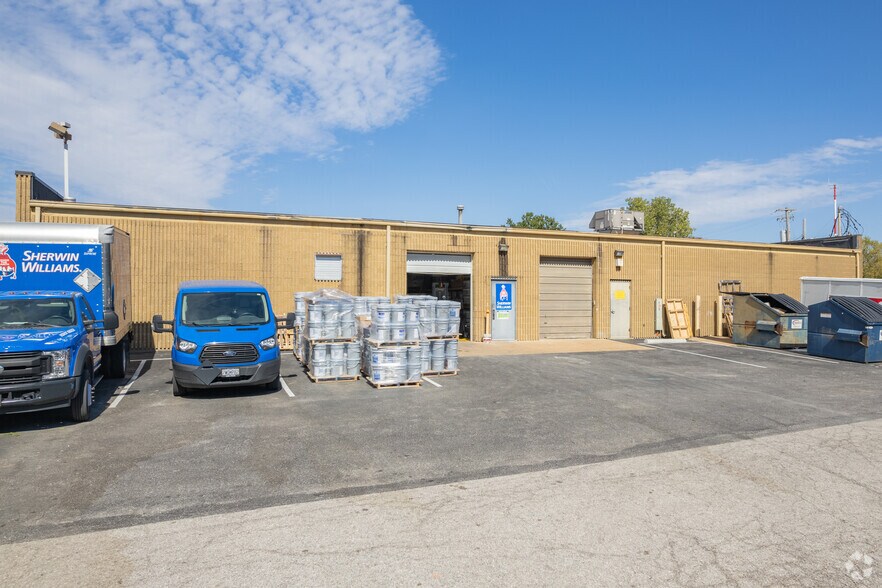 More Photos Of 12462 Natural Bridge Rd, Bridgeton General Retail For Lease