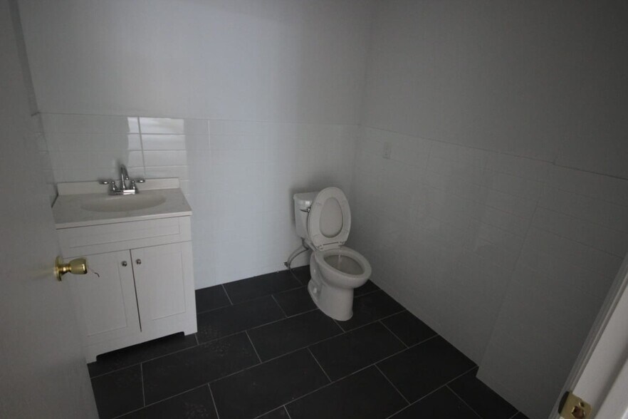 More Photos Of 17 Williams Ave, Brooklyn Warehouse For Sale