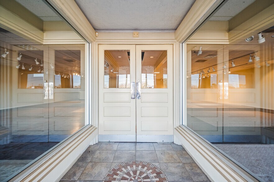 More Photos Of 4519 50th St, Lubbock Storefront For Lease