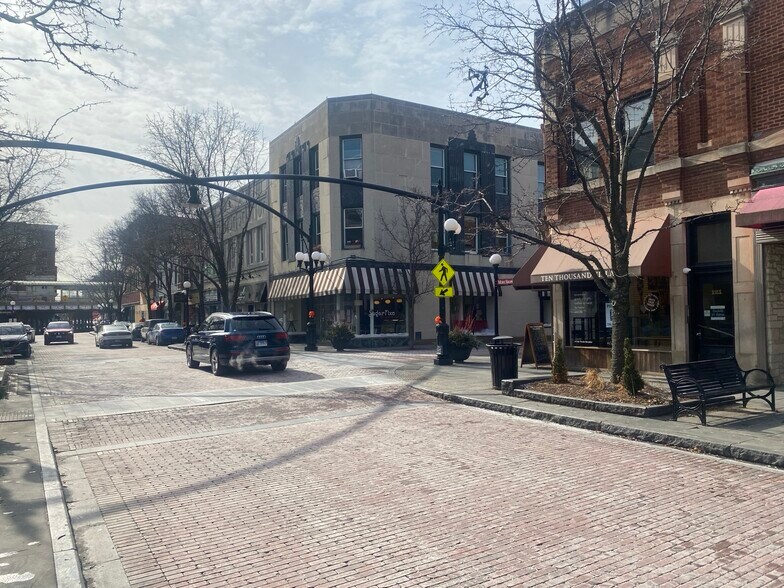 More Photos Of 121 N Marion St, Oak Park Storefront Retail Office For Lease