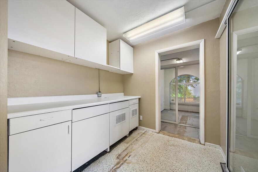 More Photos Of 4242 McIntosh Ln, Sarasota Storefront Retail Office For Sale