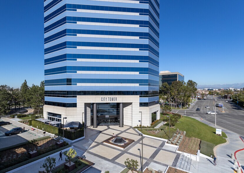 More Photos Of 333 City Blvd W, Orange Office For Lease